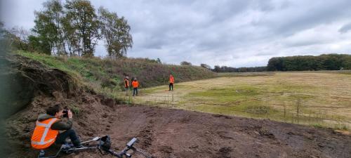 083 27-10-2021 13.25